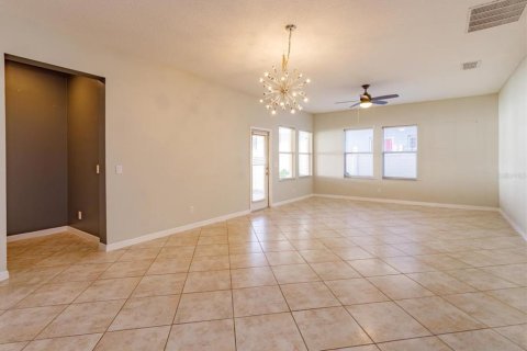 Casa en venta en Davenport, Florida, 5 dormitorios, 300.54 m2 № 2420542 - foto 10