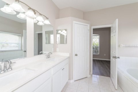 House in Kissimmee, Florida 4 bedrooms, 164.81 sq.m. № 1873157 - photo 10