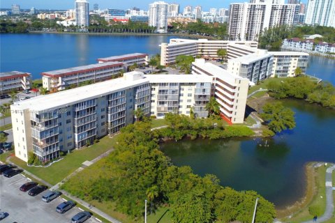 Condominio en venta en Aventura, Florida, 1 dormitorio, 70.88 m2 № 1709300 - foto 17