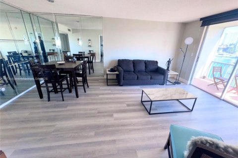 Condominio en venta en Aventura, Florida, 1 dormitorio, 70.88 m2 № 1709300 - foto 6