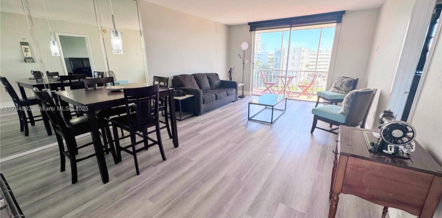 Condominio en Aventura, Florida, 1 dormitorio  № 1709300