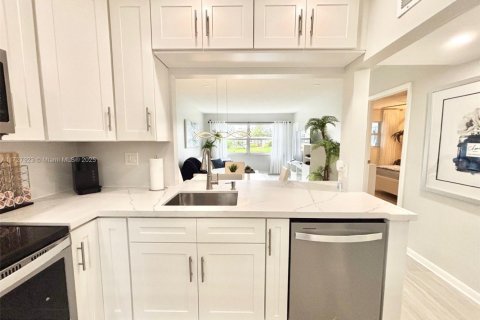 Купить кондоминиум в Лодердейл-Лейкс, Флорида 1 спальня, 63.55м2, № 1940112 - фото 9