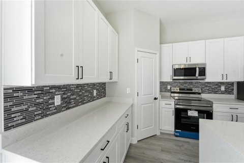 House in Ocala, Florida 4 bedrooms, 167.41 sq.m. № 2233085 - photo 18