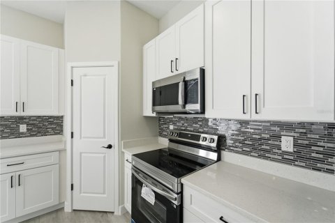 House in Ocala, Florida 4 bedrooms, 167.41 sq.m. № 2233085 - photo 17