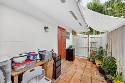 Casa en venta en Miami, Florida, 4 dormitorios, 146.23 m2 № 1947821 - foto 28