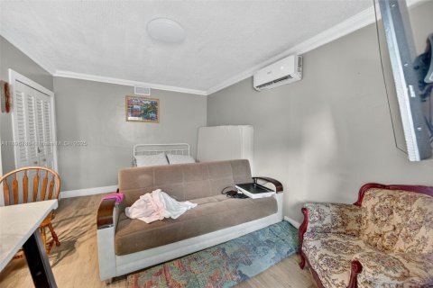 Casa en venta en Miami, Florida, 4 dormitorios, 146.23 m2 № 1947821 - foto 22