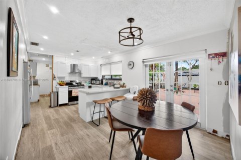 Casa en venta en Miami, Florida, 4 dormitorios, 146.23 m2 № 1947821 - foto 6
