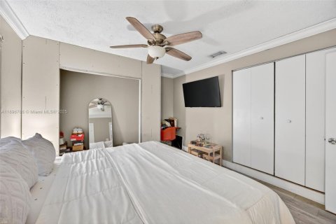 Casa en venta en Miami, Florida, 4 dormitorios, 146.23 m2 № 1947821 - foto 17