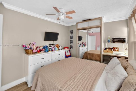 Casa en venta en Miami, Florida, 4 dormitorios, 146.23 m2 № 1947821 - foto 19