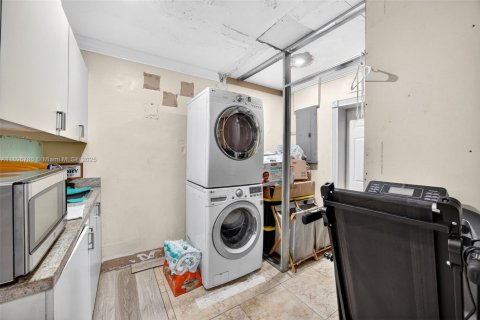 Casa en venta en Miami, Florida, 4 dormitorios, 146.23 m2 № 1947821 - foto 12