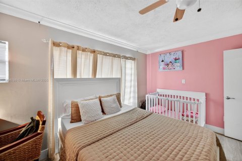 Casa en venta en Miami, Florida, 4 dormitorios, 146.23 m2 № 1947821 - foto 20