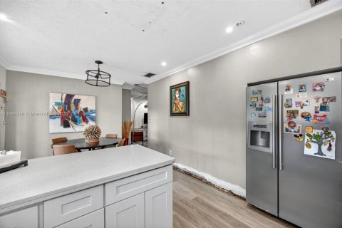 Casa en venta en Miami, Florida, 4 dormitorios, 146.23 m2 № 1947821 - foto 10