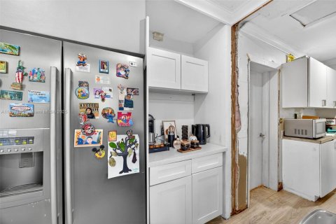 Casa en venta en Miami, Florida, 4 dormitorios, 146.23 m2 № 1947821 - foto 11