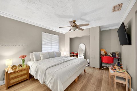 Casa en venta en Miami, Florida, 4 dormitorios, 146.23 m2 № 1947821 - foto 16