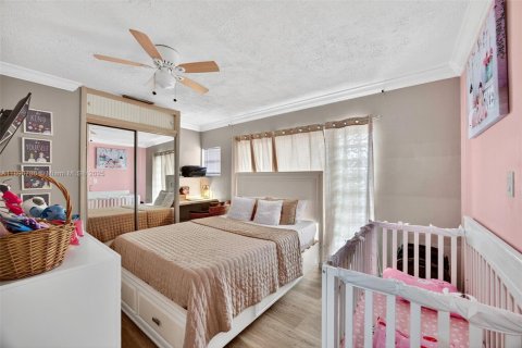 Casa en venta en Miami, Florida, 4 dormitorios, 146.23 m2 № 1947821 - foto 18