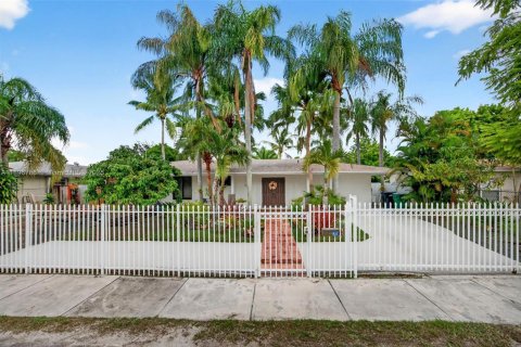 Casa en venta en Miami, Florida, 4 dormitorios, 146.23 m2 № 1947821 - foto 1