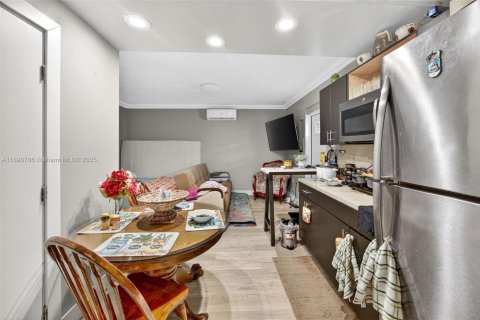 Casa en venta en Miami, Florida, 4 dormitorios, 146.23 m2 № 1947821 - foto 24