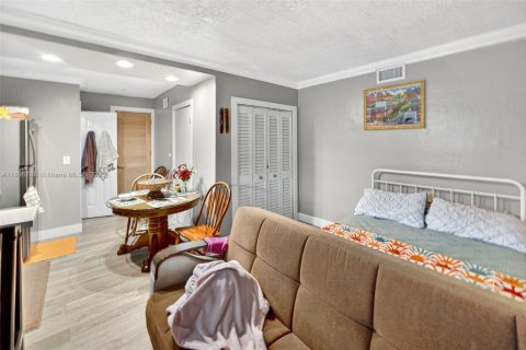 Casa en venta en Miami, Florida, 4 dormitorios, 146.23 m2 № 1947821 - foto 23