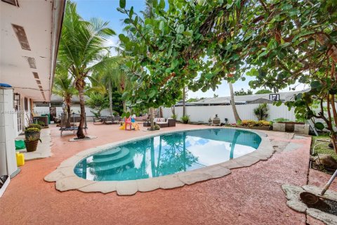 Casa en venta en Miami, Florida, 4 dormitorios, 146.23 m2 № 1947821 - foto 25