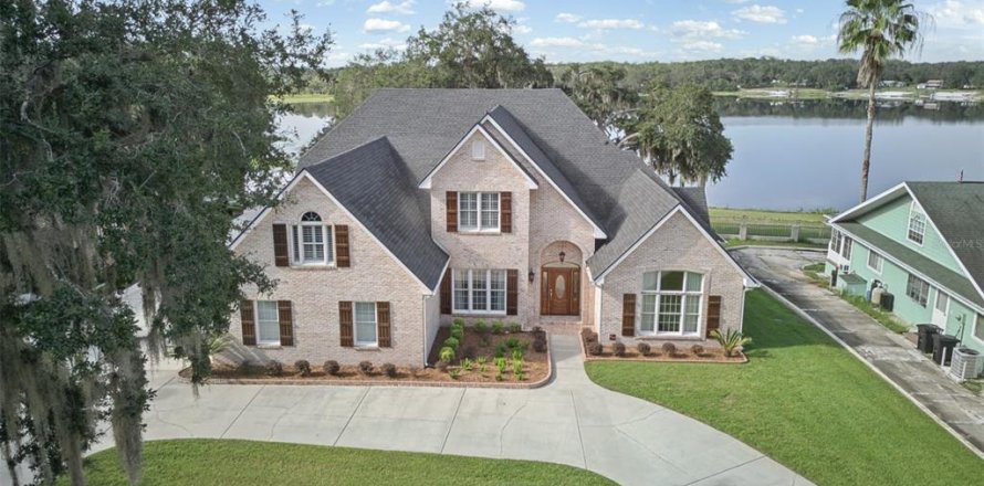 Villa ou maison à Hawthorne, Floride 6 chambres, 442.12 m2 № 2389312
