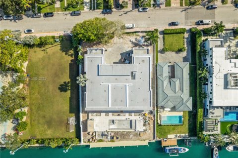 House in Surfside, Florida 7 bedrooms, 1213.3 sq.m. № 2034566 - photo 29