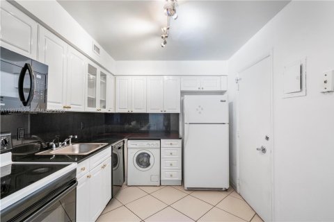 Снять в аренду кондоминиум в Майами-Бич, Флорида 2 спальни, 123.19м2, № 1995418 - фото 16