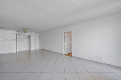 Снять в аренду кондоминиум в Майами-Бич, Флорида 2 спальни, 123.19м2, № 1995418 - фото 4