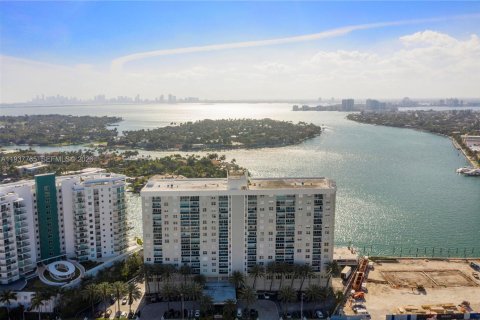Снять в аренду кондоминиум в Майами-Бич, Флорида 2 спальни, 123.19м2, № 1995418 - фото 22