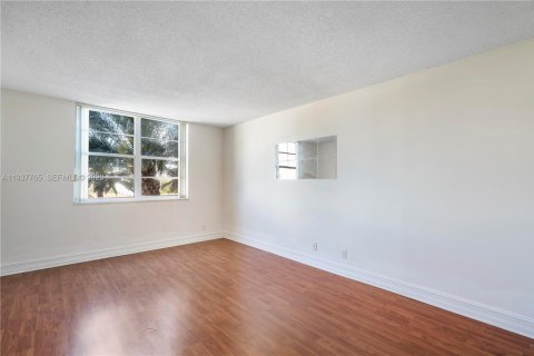 Снять в аренду кондоминиум в Майами-Бич, Флорида 2 спальни, 123.19м2, № 1995418 - фото 12