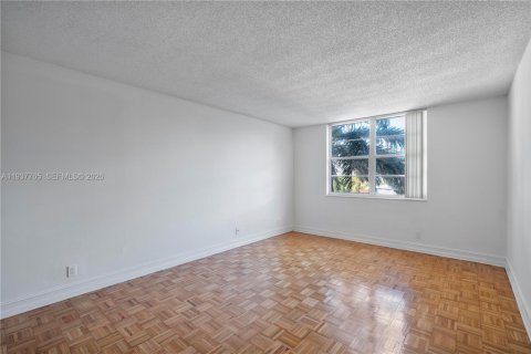 Снять в аренду кондоминиум в Майами-Бич, Флорида 2 спальни, 123.19м2, № 1995418 - фото 5