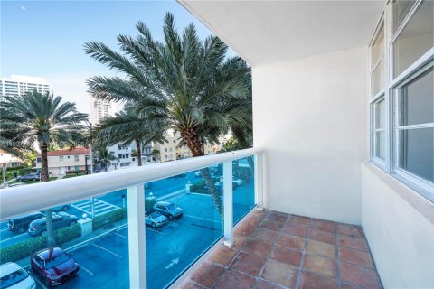 Снять в аренду кондоминиум в Майами-Бич, Флорида 2 спальни, 123.19м2, № 1995418 - фото 18