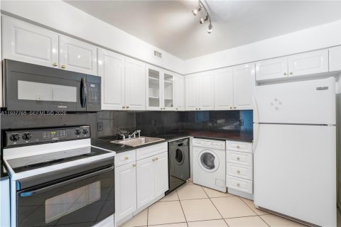 Снять в аренду кондоминиум в Майами-Бич, Флорида 2 спальни, 123.19м2, № 1995418 - фото 15