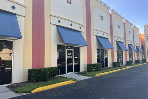 Propiedad comercial en alquiler en Orlando, Florida, 222.97 m2 № 1871089 - foto 2