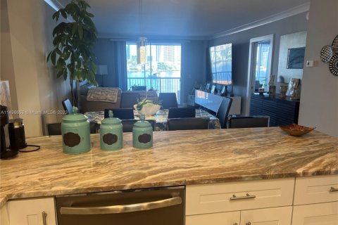 Copropriété à vendre à Hallandale Beach, Floride: 2 chambres, 90.12 m2 № 2013928 - photo 7