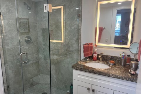 Copropriété à vendre à Hallandale Beach, Floride: 2 chambres, 90.12 m2 № 2013928 - photo 13
