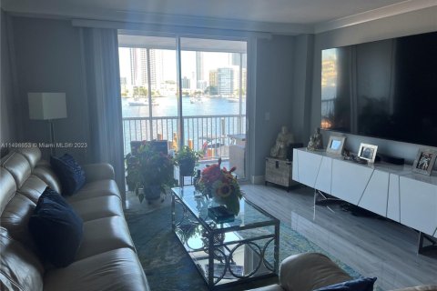 Copropriété à vendre à Hallandale Beach, Floride: 2 chambres, 90.12 m2 № 2013928 - photo 3
