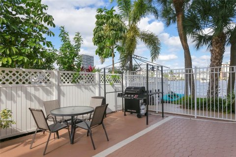 Copropriété à vendre à Hallandale Beach, Floride: 2 chambres, 90.12 m2 № 2013928 - photo 21