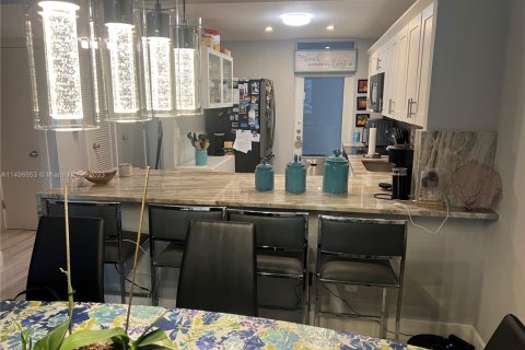 Copropriété à vendre à Hallandale Beach, Floride: 2 chambres, 90.12 m2 № 2013928 - photo 6