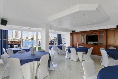 Copropriété à vendre à Hallandale Beach, Floride: 2 chambres, 90.12 m2 № 2013928 - photo 20