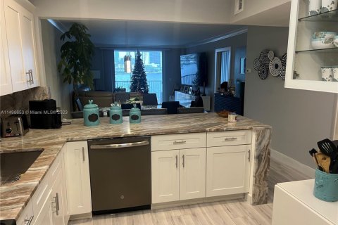 Copropriété à vendre à Hallandale Beach, Floride: 2 chambres, 90.12 m2 № 2013928 - photo 9