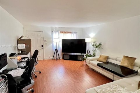 Condominio en venta en Cutler Bay, Florida, 2 dormitorios, 87.33 m2 № 2170157 - foto 4