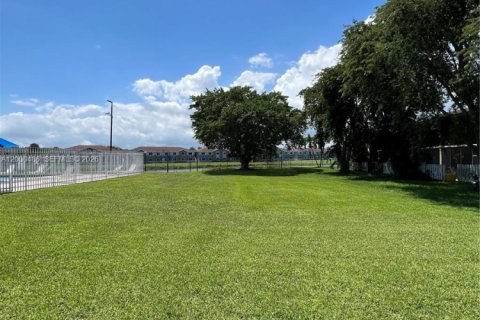Condominio en venta en Cutler Bay, Florida, 2 dormitorios, 87.33 m2 № 2170157 - foto 17
