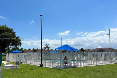 Condominio en venta en Cutler Bay, Florida, 2 dormitorios, 87.33 m2 № 2170157 - foto 18