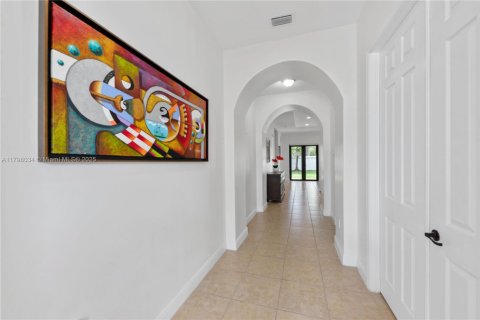 House in Cooper City, Florida 4 bedrooms, 252.69 sq.m. № 1683776 - photo 2