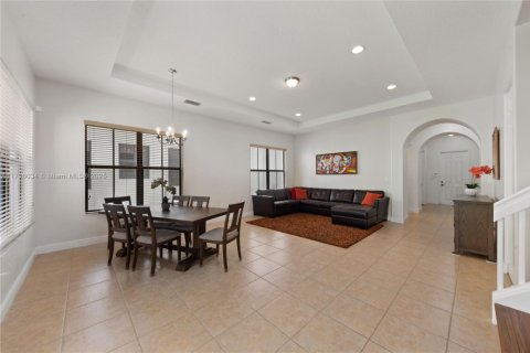 House in Cooper City, Florida 4 bedrooms, 252.69 sq.m. № 1683776 - photo 4