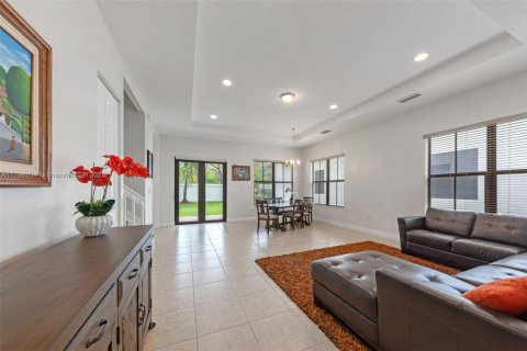 House in Cooper City, Florida 4 bedrooms, 252.69 sq.m. № 1683776 - photo 3