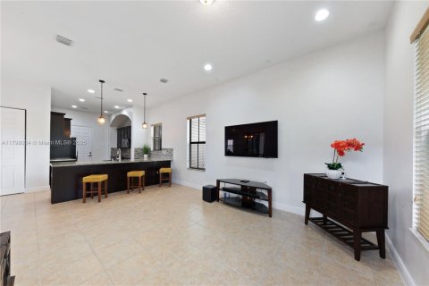 House in Cooper City, Florida 4 bedrooms, 252.69 sq.m. № 1683776 - photo 12