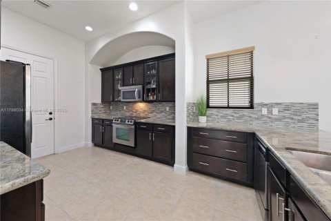 House in Cooper City, Florida 4 bedrooms, 252.69 sq.m. № 1683776 - photo 8