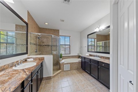 House in Cooper City, Florida 4 bedrooms, 252.69 sq.m. № 1683776 - photo 19