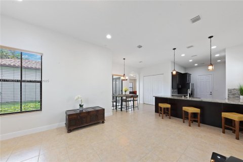 House in Cooper City, Florida 4 bedrooms, 252.69 sq.m. № 1683776 - photo 13